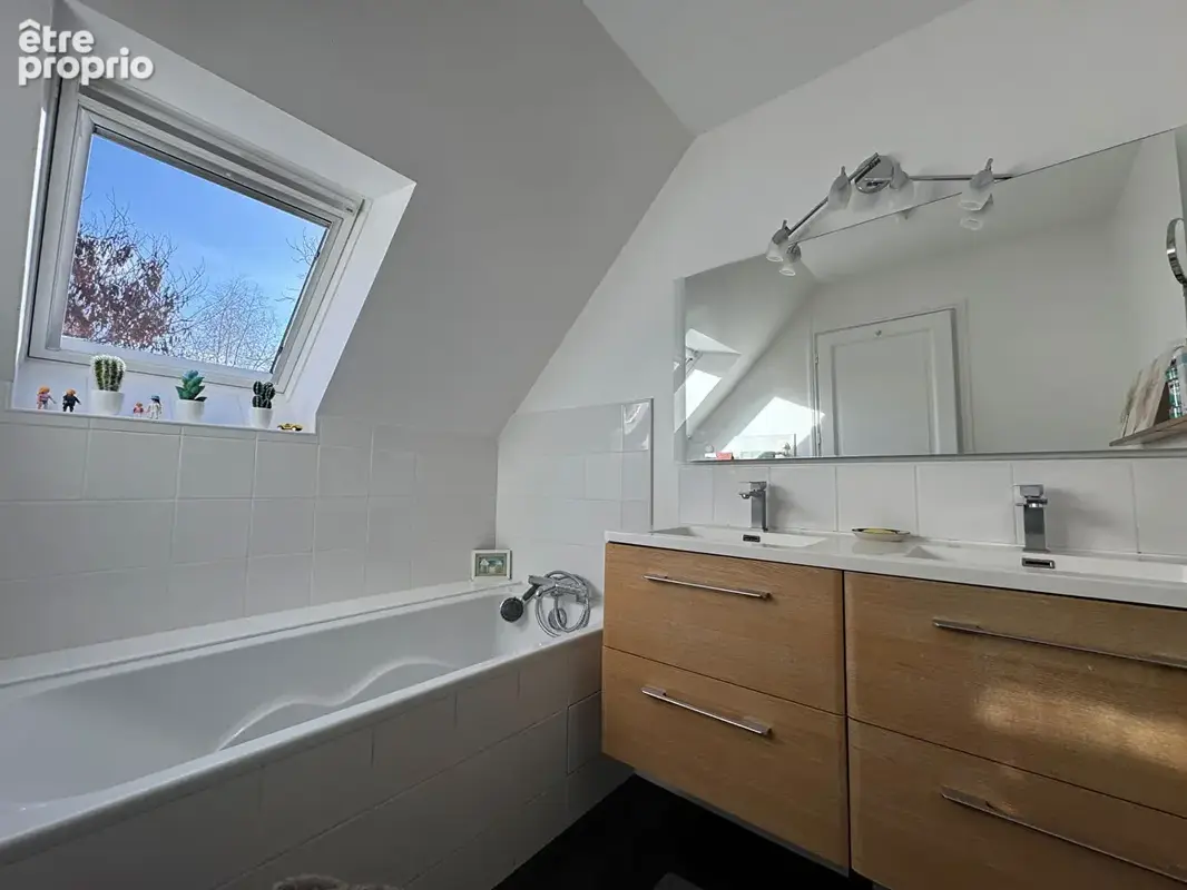 Jolie maison récente  familiale avec très beau jardin Montfort L'Amaury 7 pièces 170 m2 - photo 9