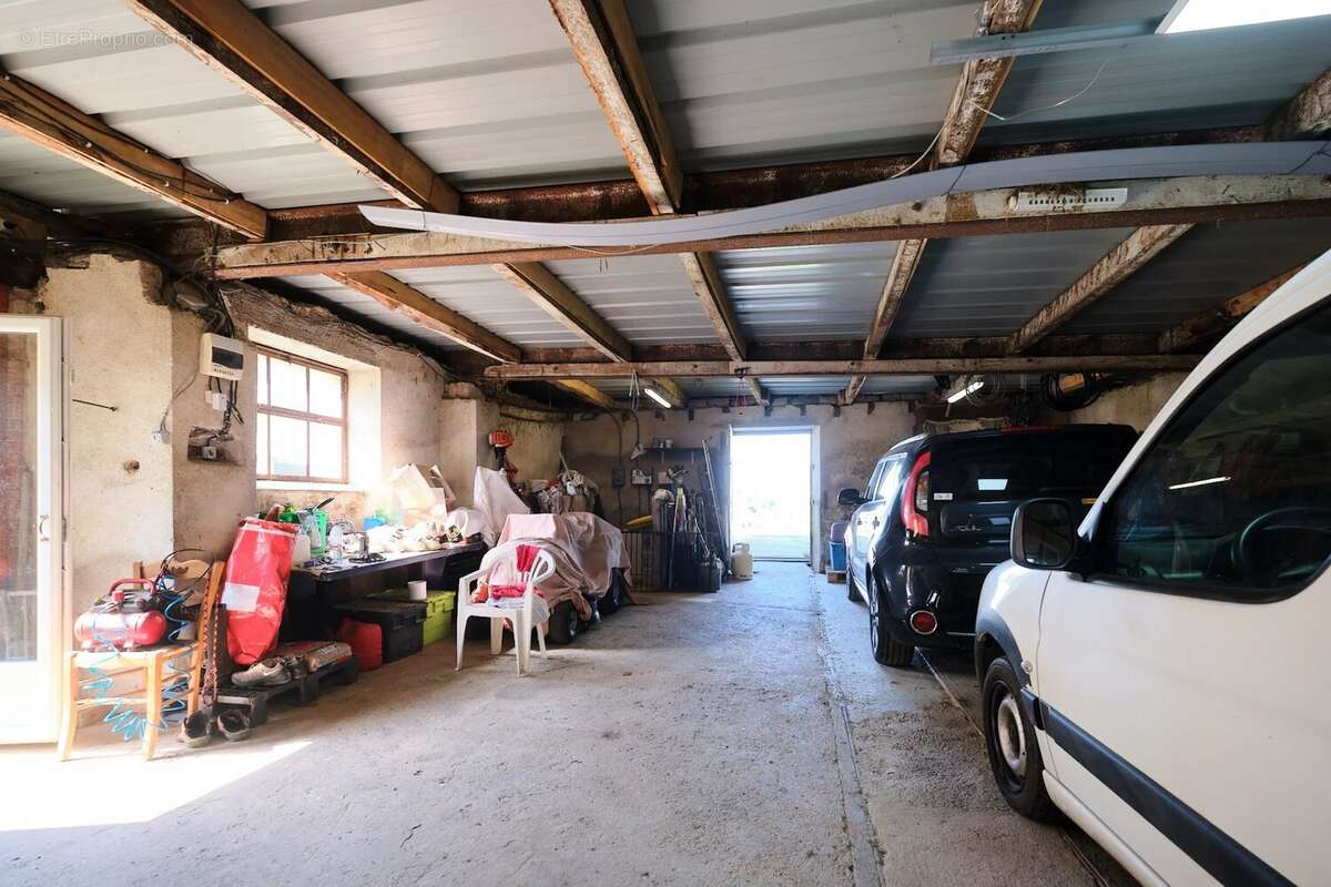 Maison en pierre écoénergétique avec potentiel de revenus, piscine et superbes jardins - photo 16