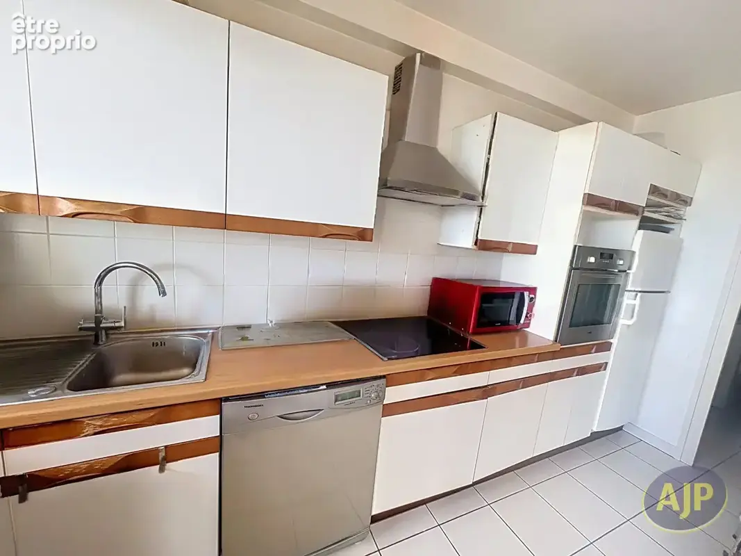 LE POULIGUEN -  85 m² dernier étage avec vue imprenable sur le port de plaisance - photo 4