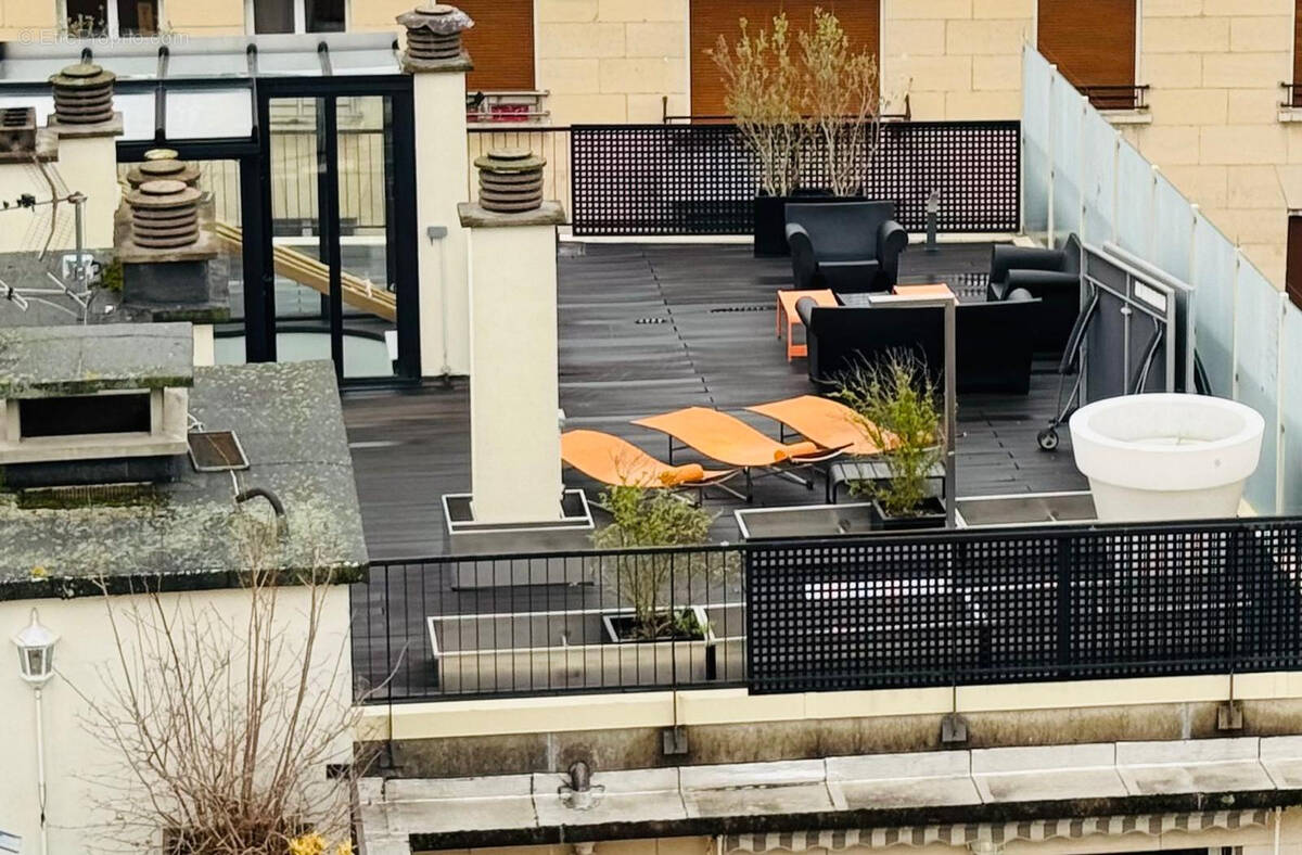 Appartement à NEUILLY-SUR-SEINE