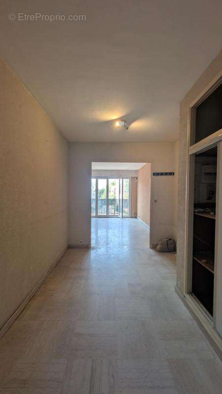 À vendre – Appartement T3 de 76 m² avec grande terrasse et véranda – Marseille 5e - photo 6