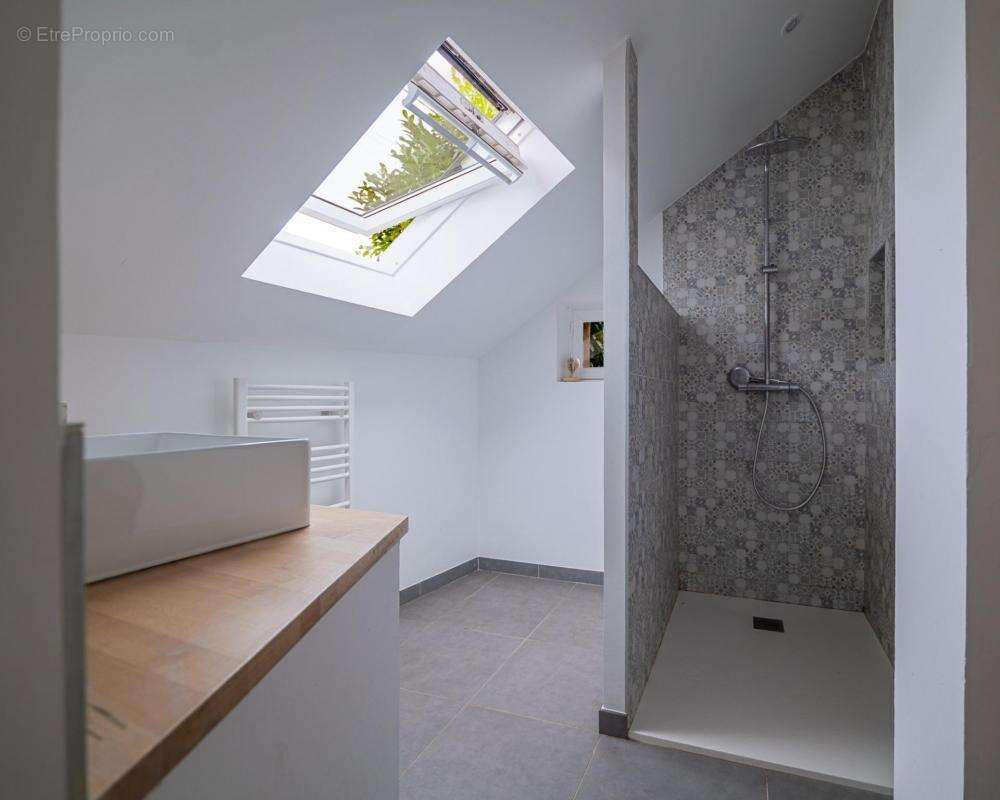 Maison à NEUVILLE-SUR-SARTHE