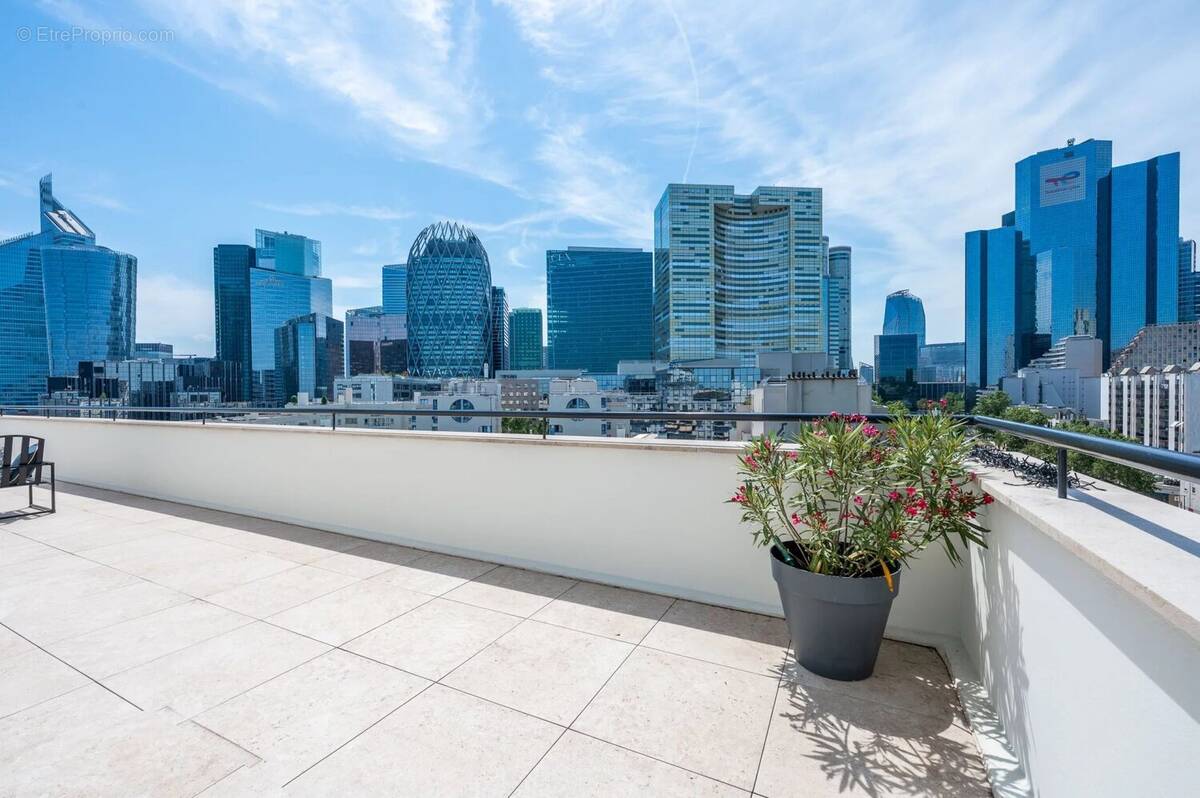 Appartement à COURBEVOIE
