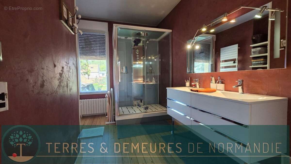Maison de caractère de 130 M² dans un bourg tous commerces à 15 mns de Dieppe en Normandie et chalet bois annexe aménagé en stud - photo 11