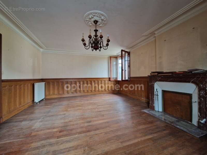 Maison de 220m² à MONNAIE (37), jusqu'à 7 chambres, possibilité de partie locative ou cabinet professionnel - photo 2