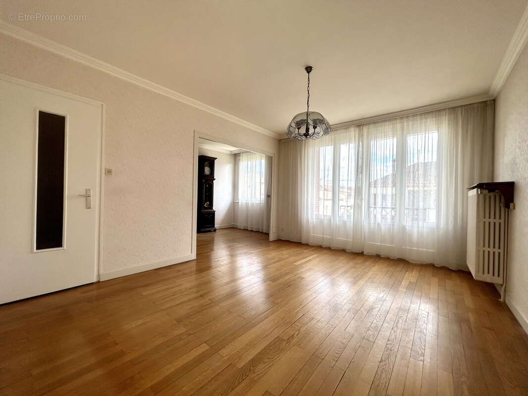 Maison à VILLE-LA-GRAND