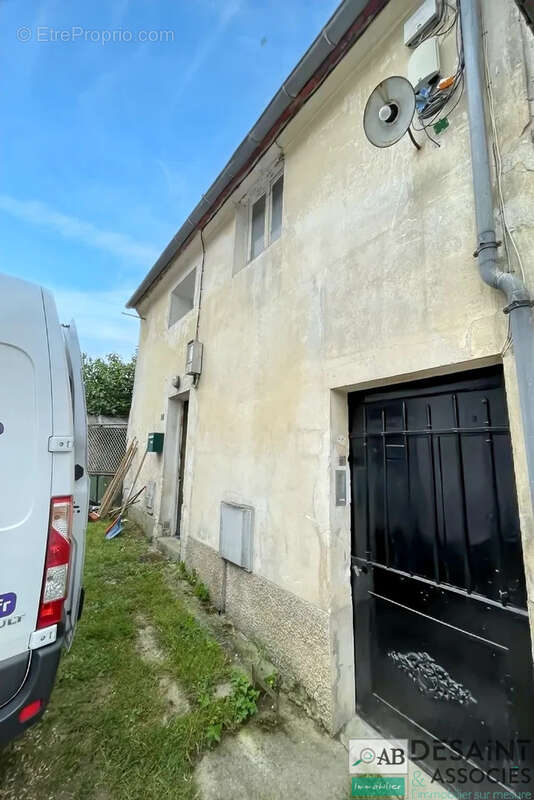Maison à vendre à Quincy-voisins avec jardin et place de parking, proche centre ville. - photo 14