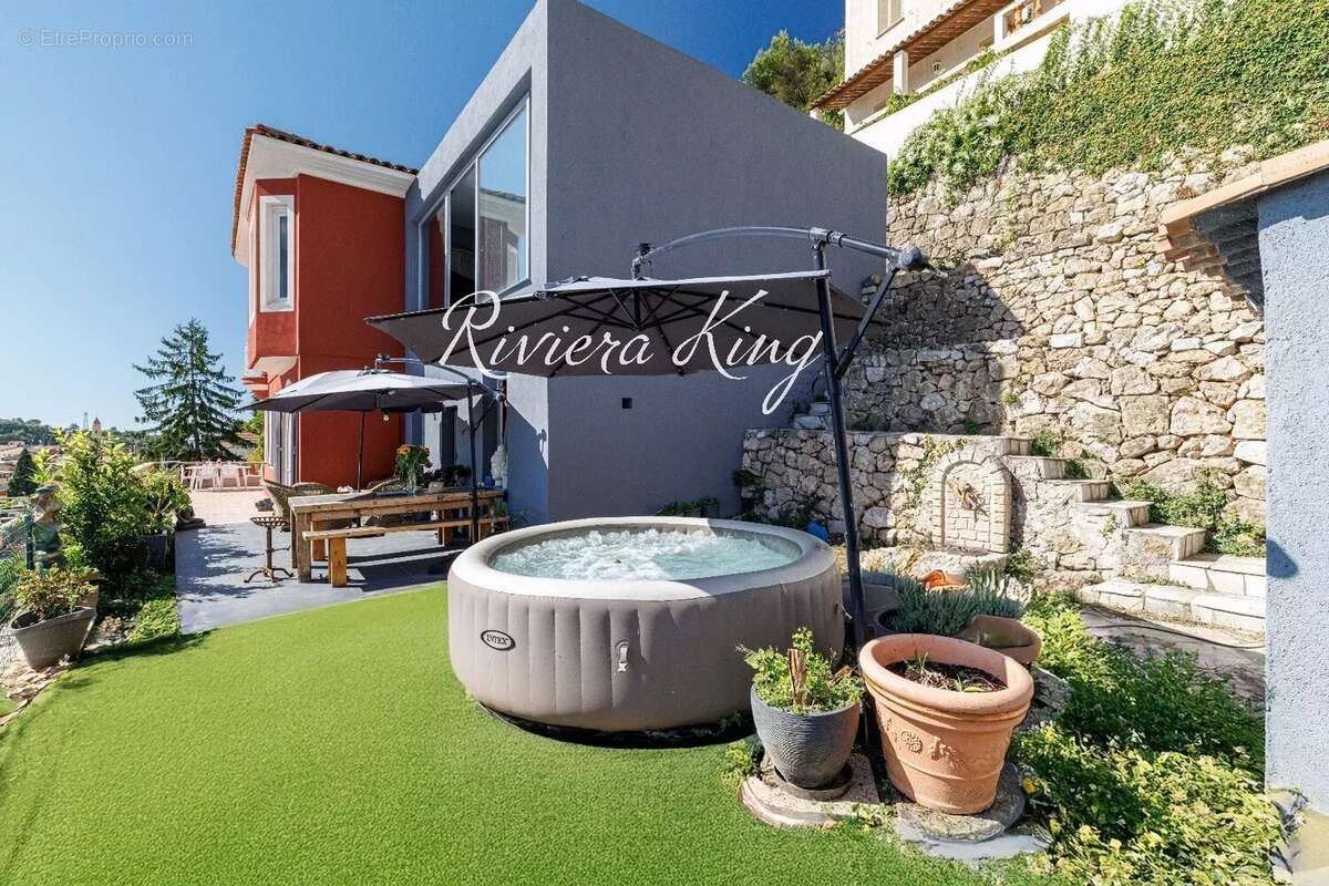 Magnifique villa 5 pieces a deux pas du centre village avec vue mer panoramique et grand garage la turbie (06320) - photo 4