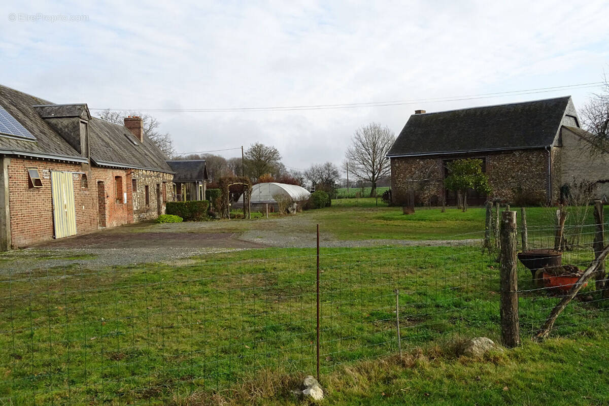 Maison à LA BAZOCHE-GOUET