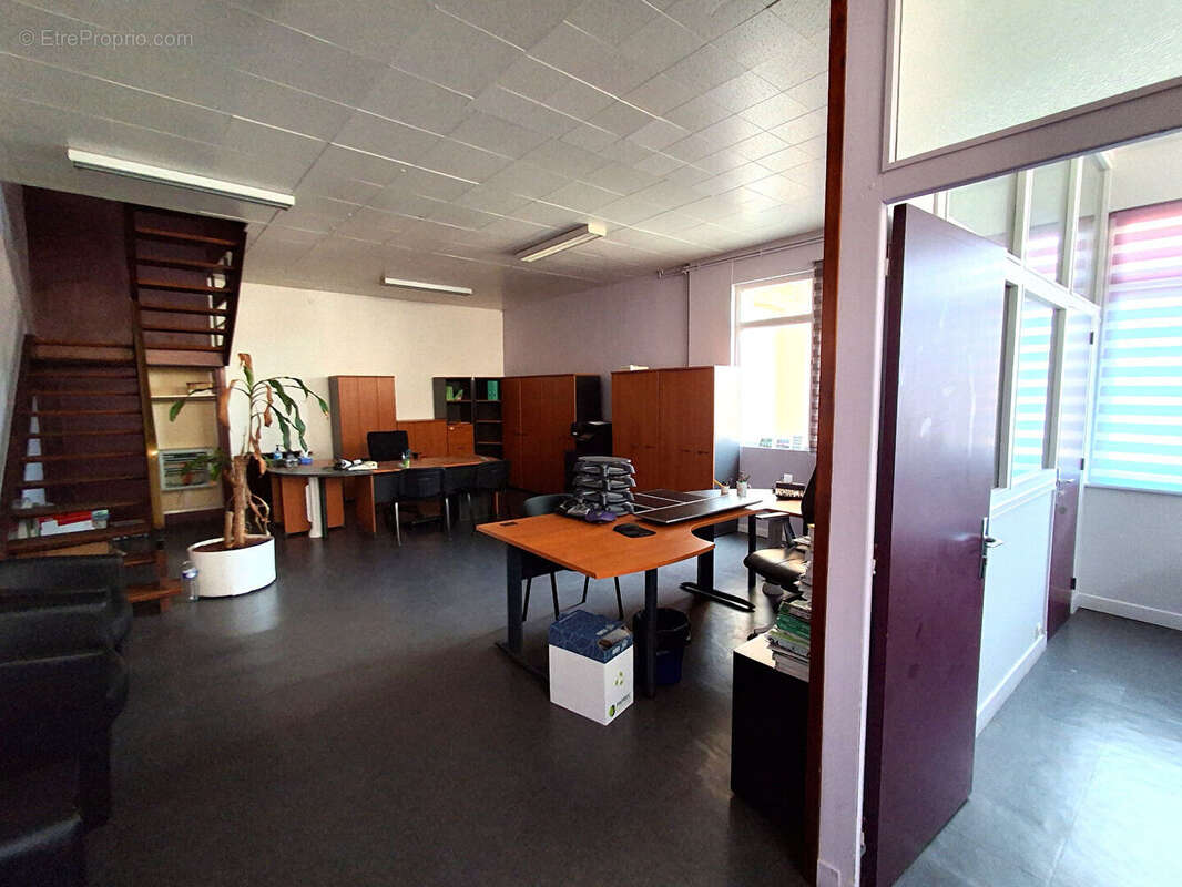 Local d'activité Lillebonne 130 m2 - photo 2