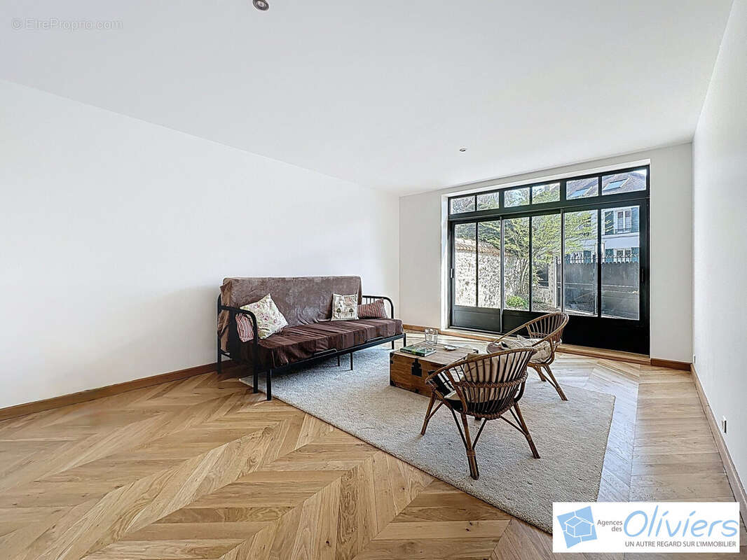 Maison à VOISINS-LE-BRETONNEUX