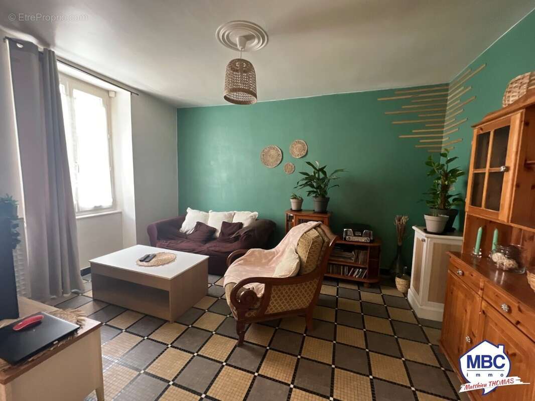 Maison à MONTREVAULT