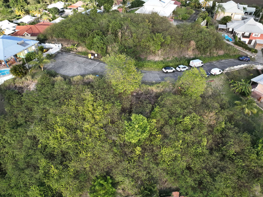 Terrain à RIVIERE-SALEE