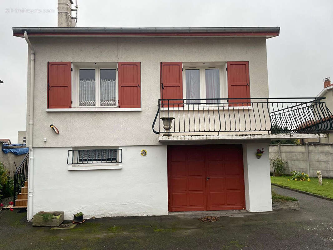 Maison à CHAZELLES-SUR-LYON