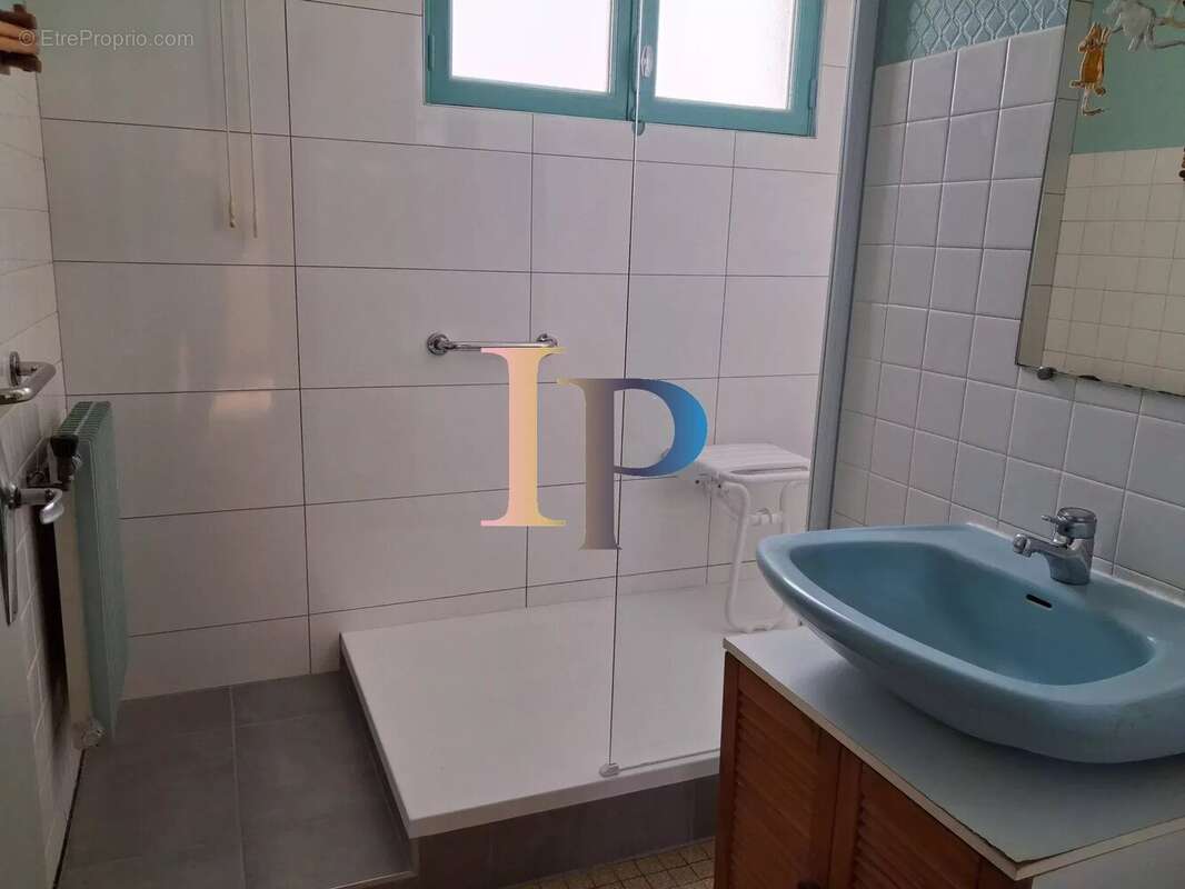 Maison à POUILLY-SOUS-CHARLIEU