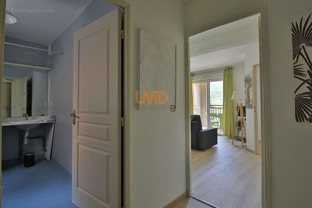 Appartement à AVENE