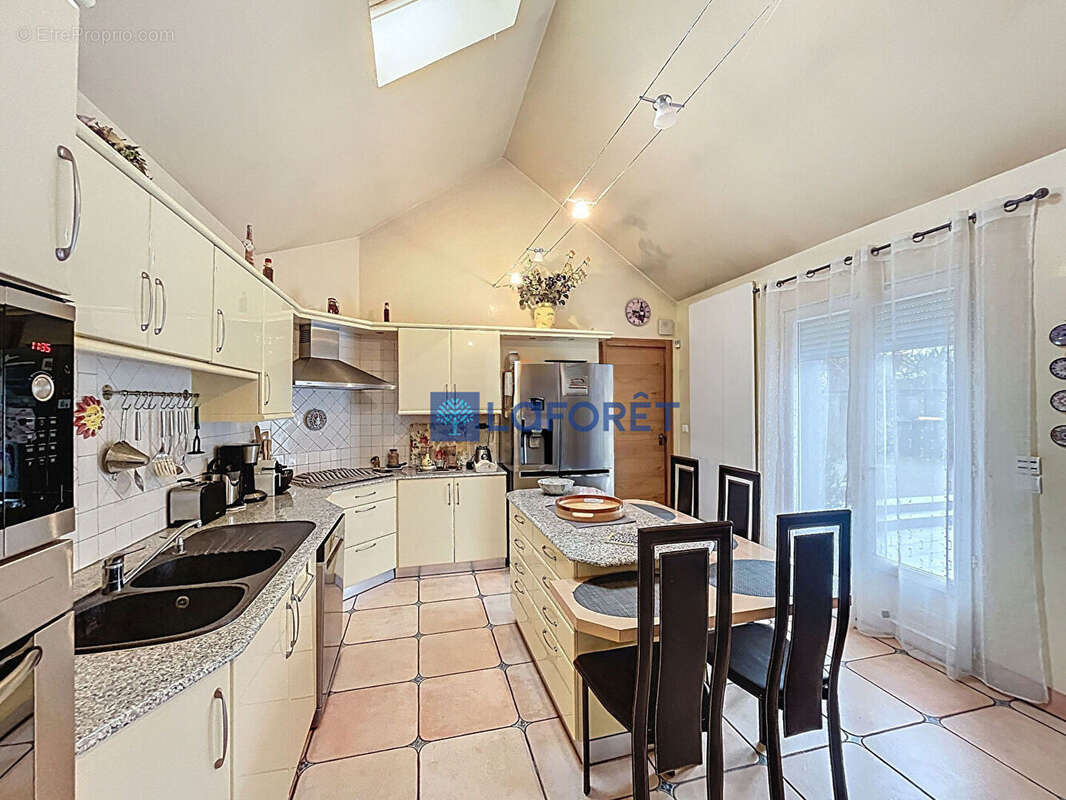 Maison à VAUX-LE-PENIL