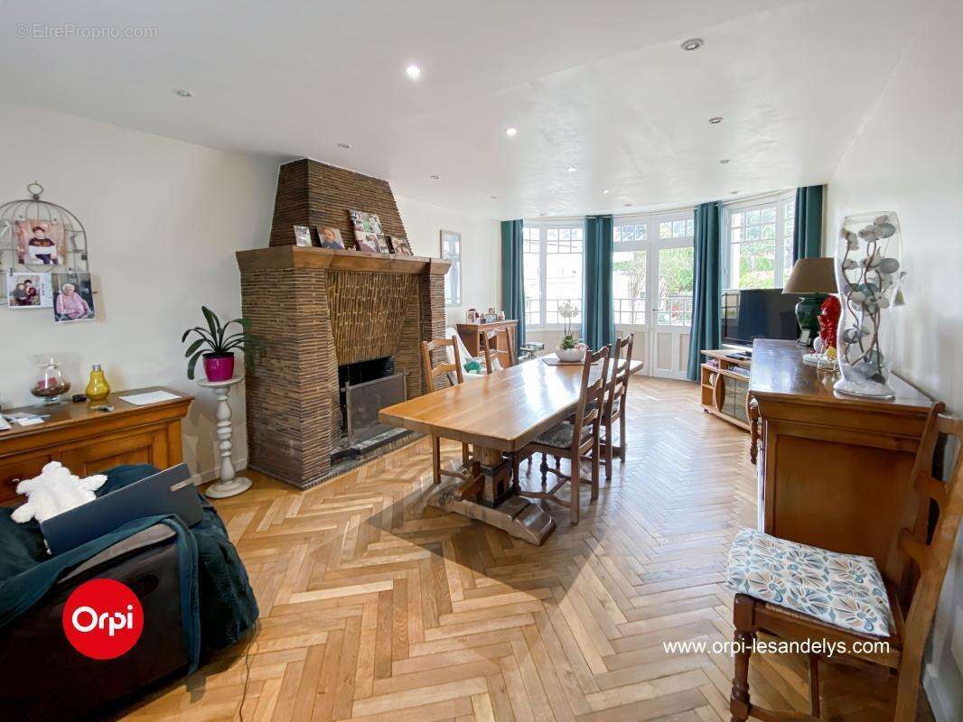 Maison à FLEURY-SUR-ANDELLE