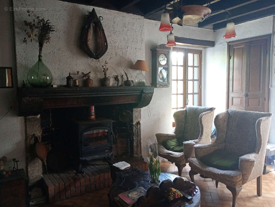 Maison indépendante en pierre de 70m2 sur un terrain de 2092 m2. - photo 11