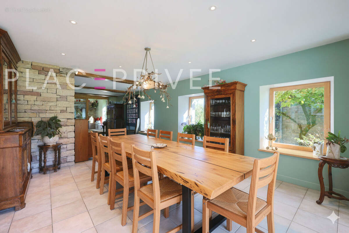 Maison à LA CHAPELLE-AUX-BOIS