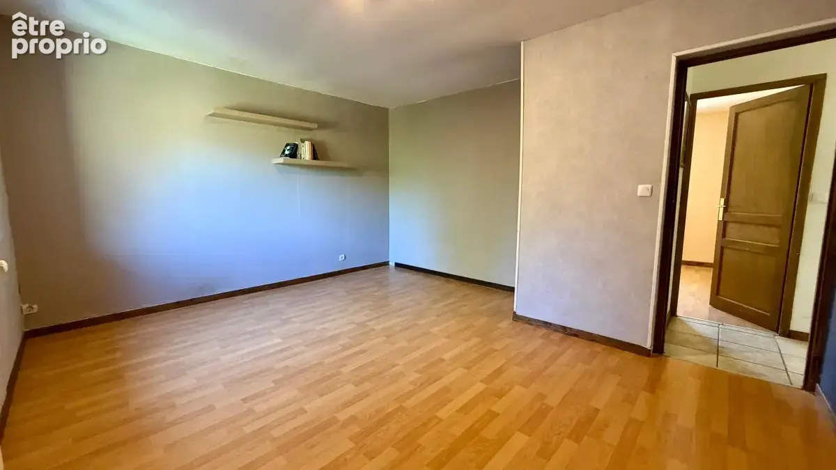 Maison en pierre 229 m² avec grange et terrain –  À Vendre à Massieu - photo 9