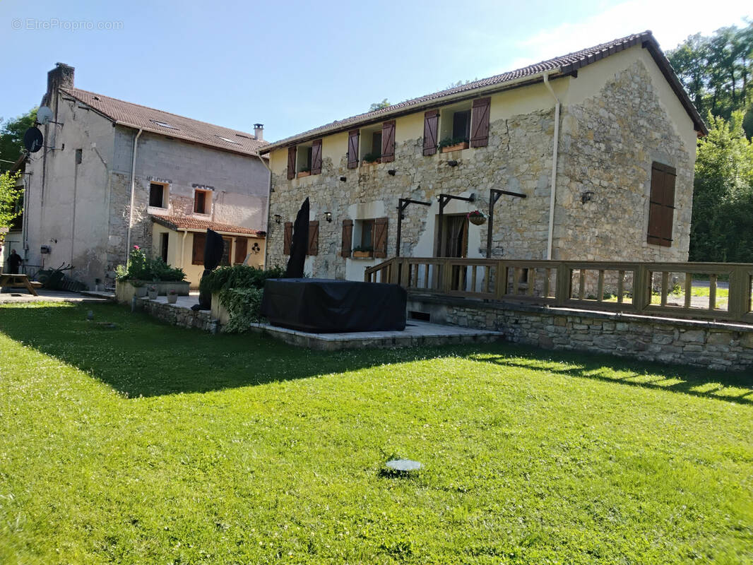 Maison à SALLES-COURBATIES