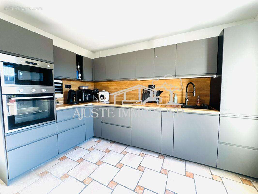 Maison à SAINT-VICTORET