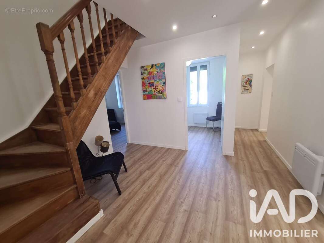 Maison 121 m² à La Ville-Dieu-Du-Temple  - photo 8