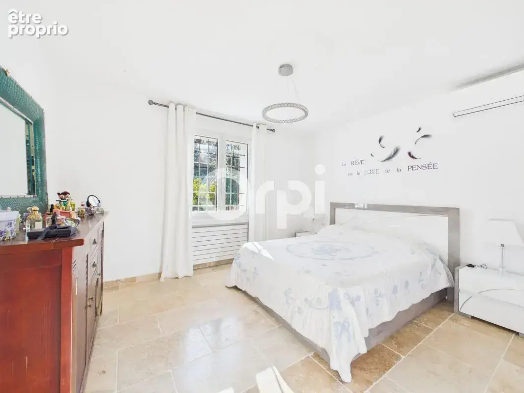 Villa 251 m² - 5 chambres - rénovée - au calme - photo 11