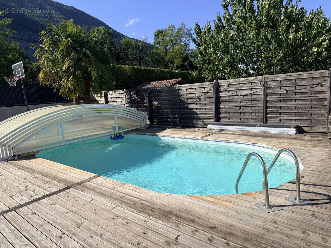 Maison rénovée avec goût, 140 m2 sur terrain 960 m2. - photo 3