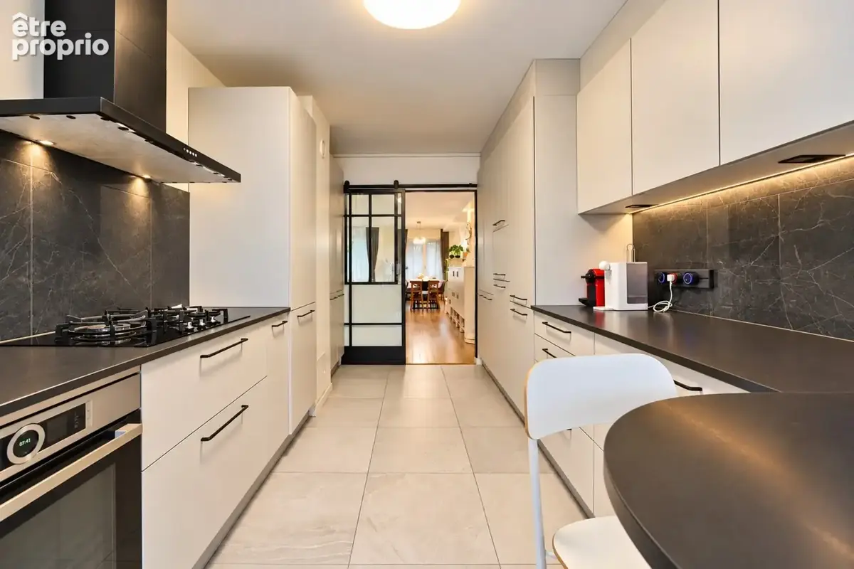 LYON 6e – BELLECOMBE – Appartement familial 132 m² – 4 chambres – 2 balcons – garage - photo 4