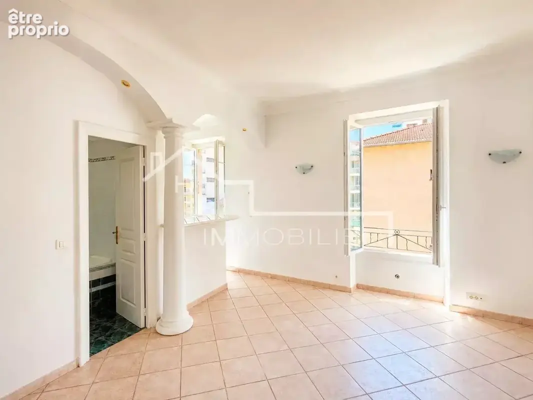 Appartement 3 pièces 47 m² à vendre à Nice (06000) - photo 2
