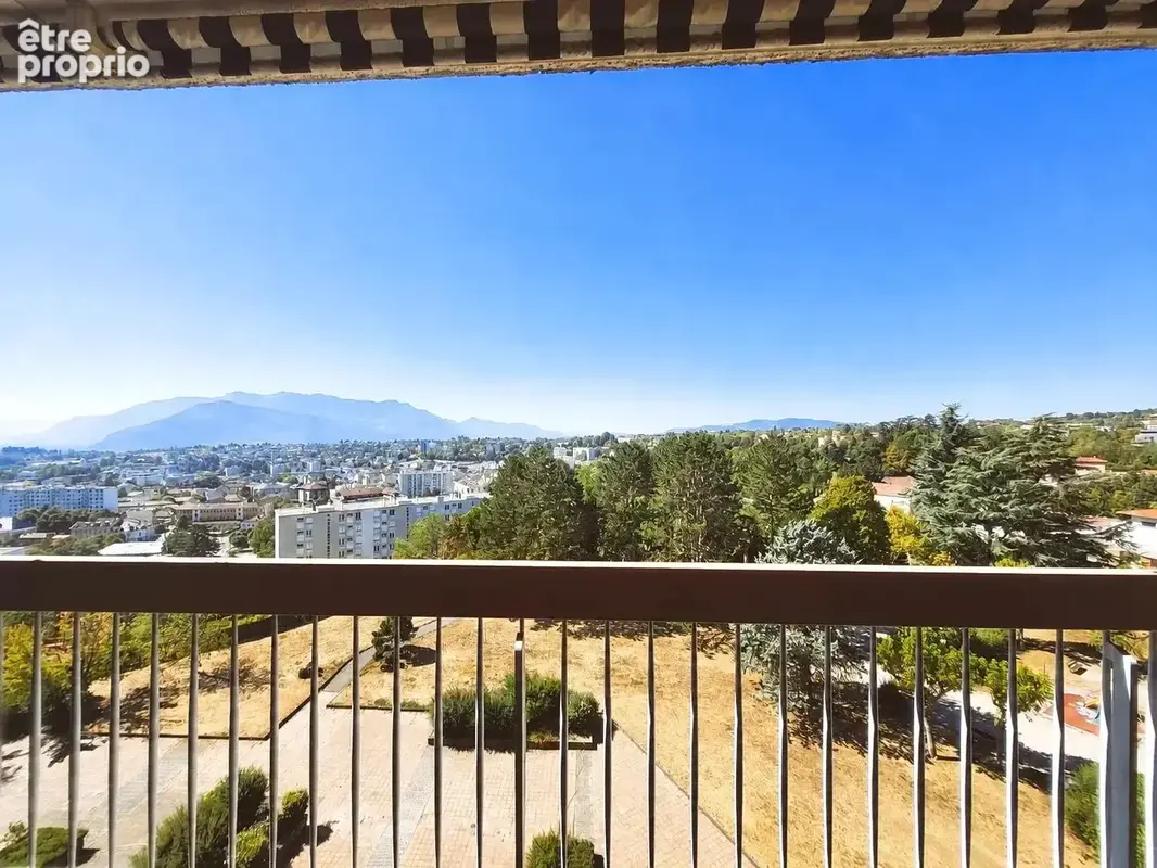 VOIRON – Appartement 5 pièces rénové avec vue panoramique - photo 5