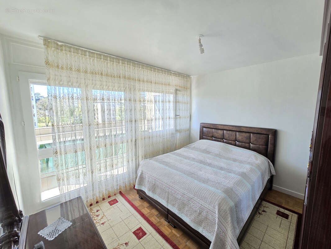 Appartement à PIERRE-BENITE