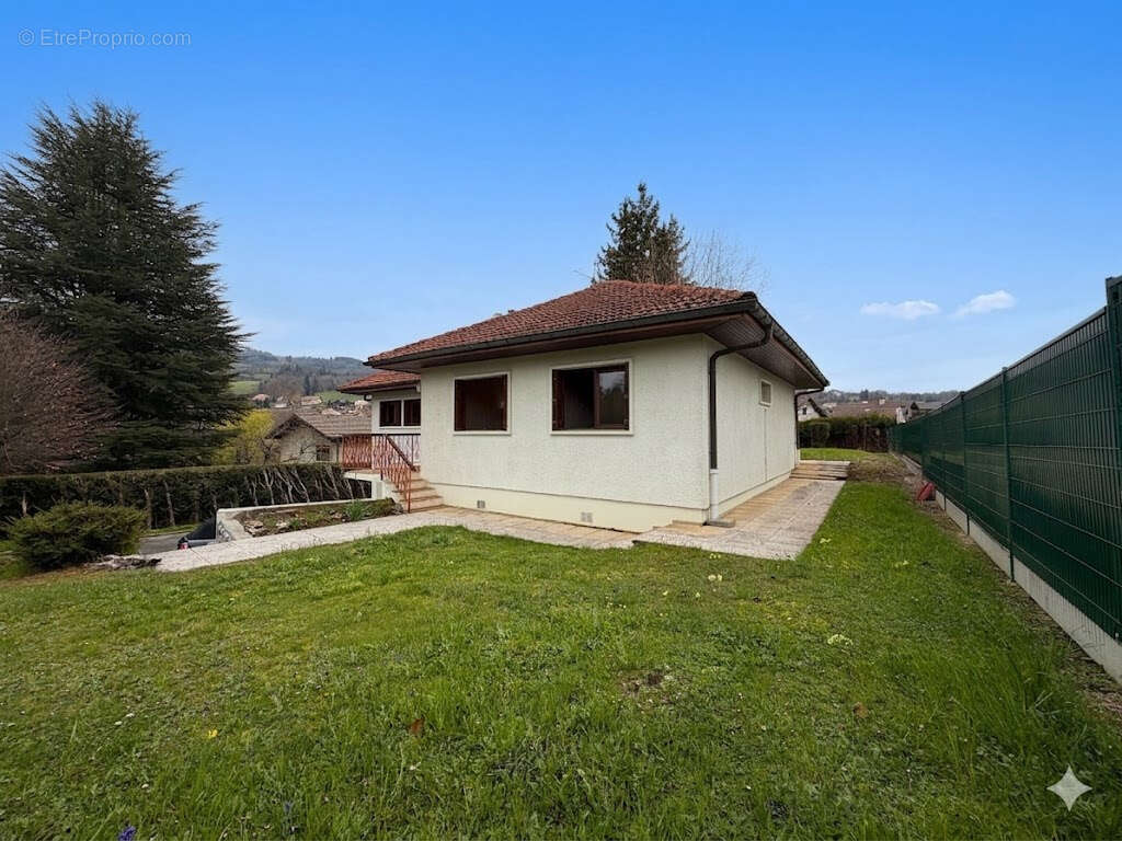 Maison à LA ROCHE-SUR-FORON