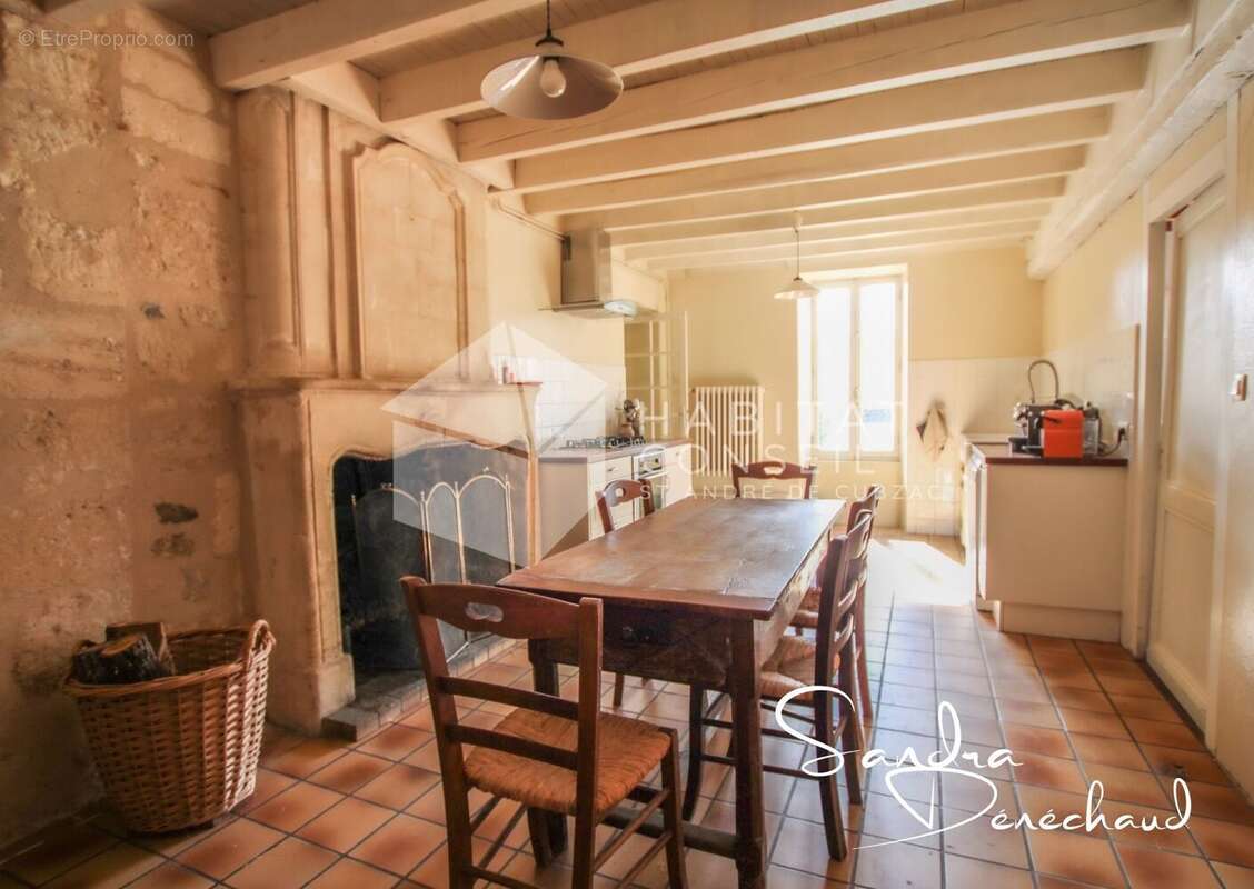 Cuisine - Maison à SALIGNAC