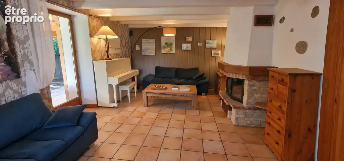 Maison à vendre 240m2 sur terrain 800m2 avec piscine à ENTRELACS - photo 4