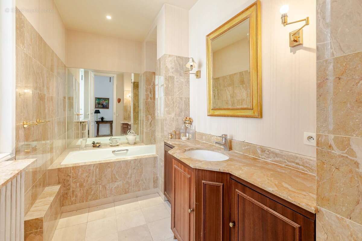 Monceau.  Appartement  lumineux de 4 pièces de 117m² en étage élevé. - photo 13