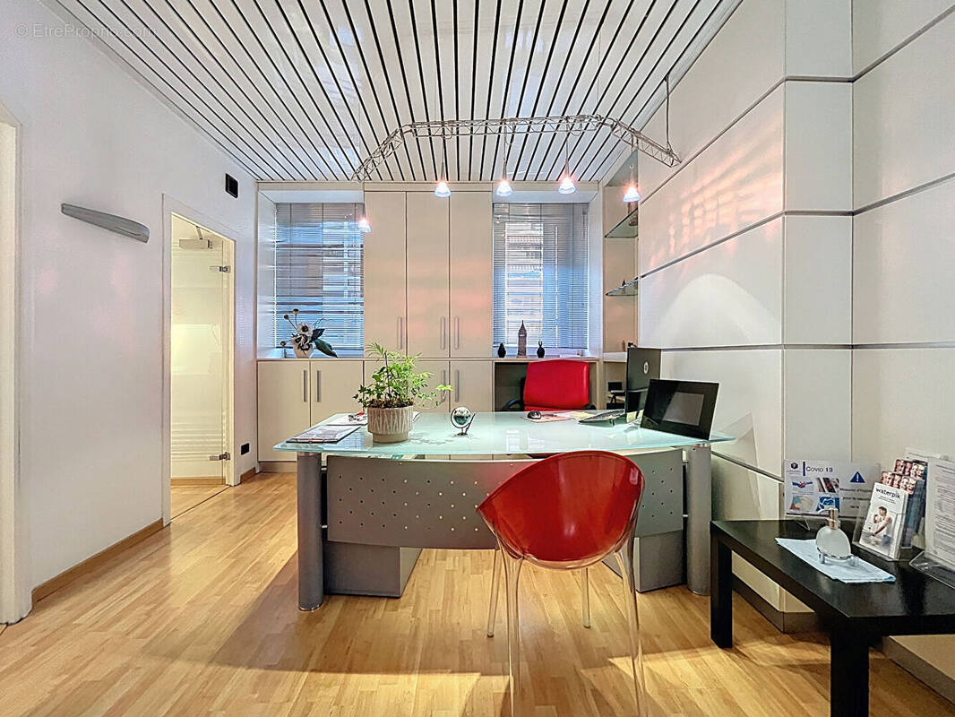 Commerce à MARSEILLE-8E