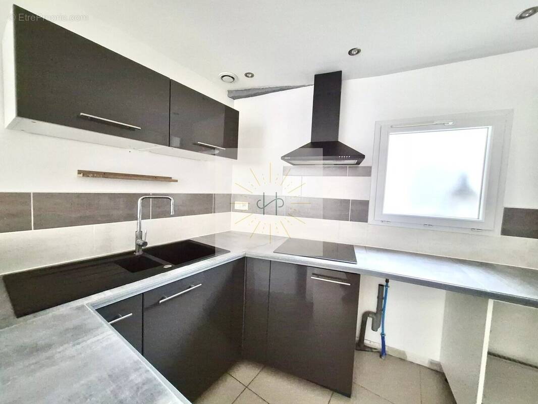 Maison à ROCHEMAURE