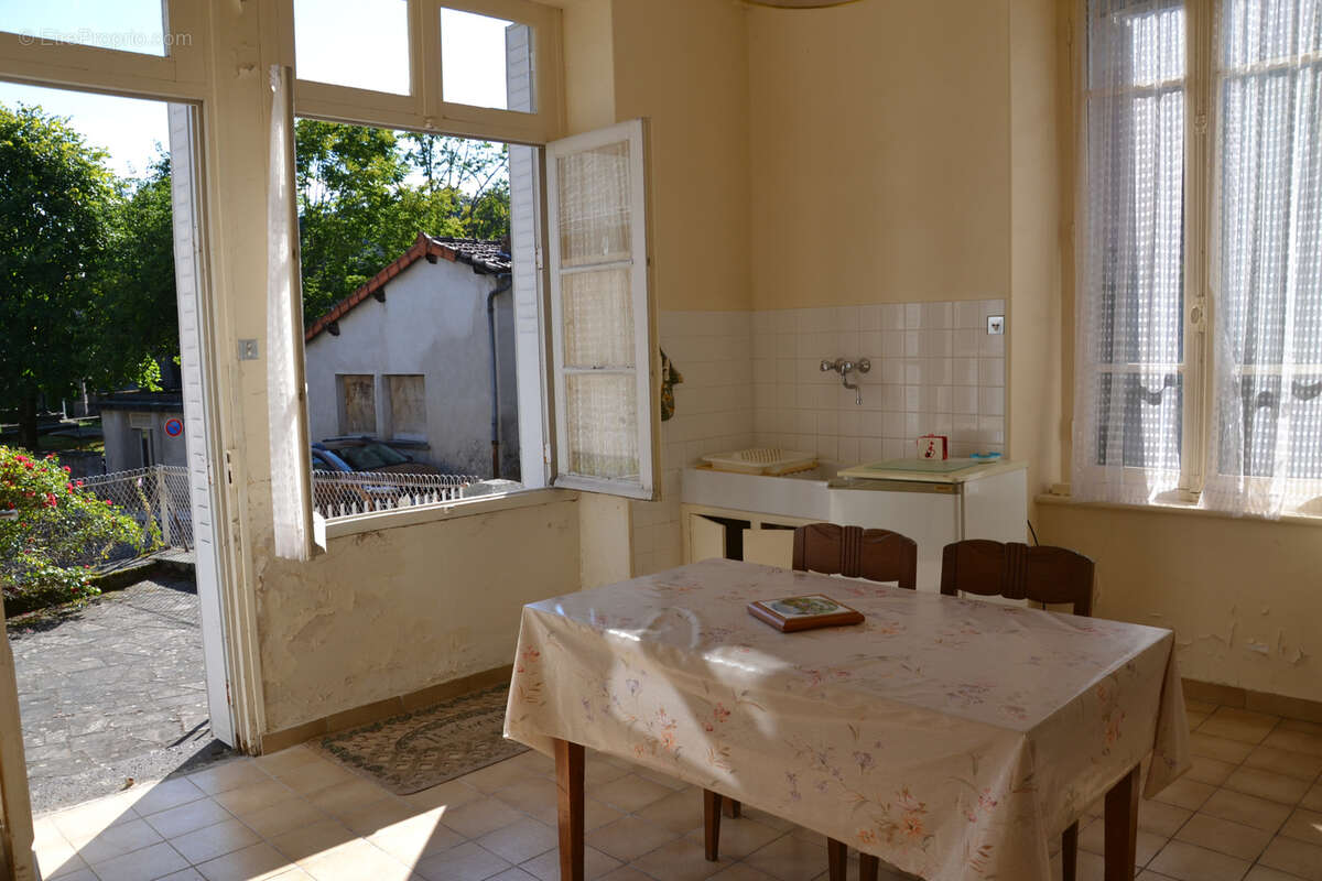 Belle maison de ville de 160 m2 bien située à fort potentiel - photo 5