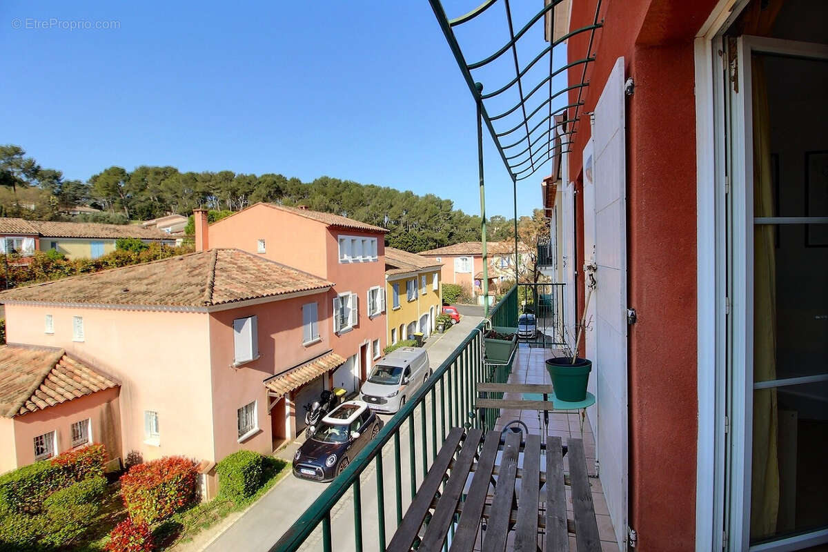 Appartement à SAINT-CLEMENT-DE-RIVIERE