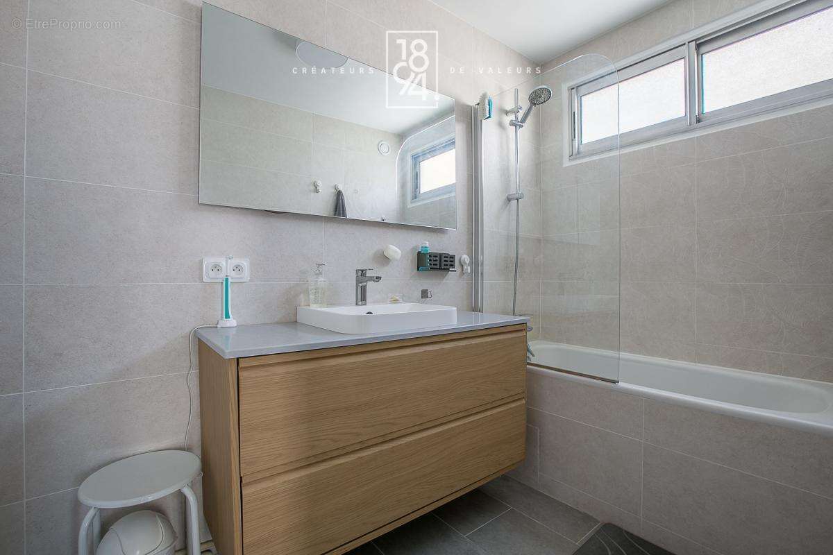Appartement à MARSEILLE-2E