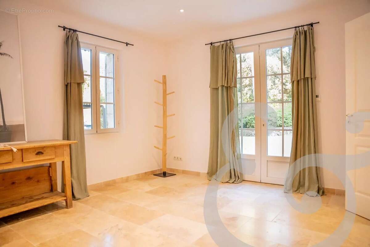 Maison à MAS-BLANC-DES-ALPILLES