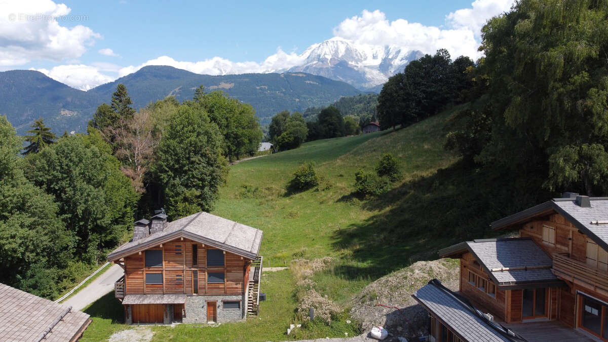 Terrain à COMBLOUX