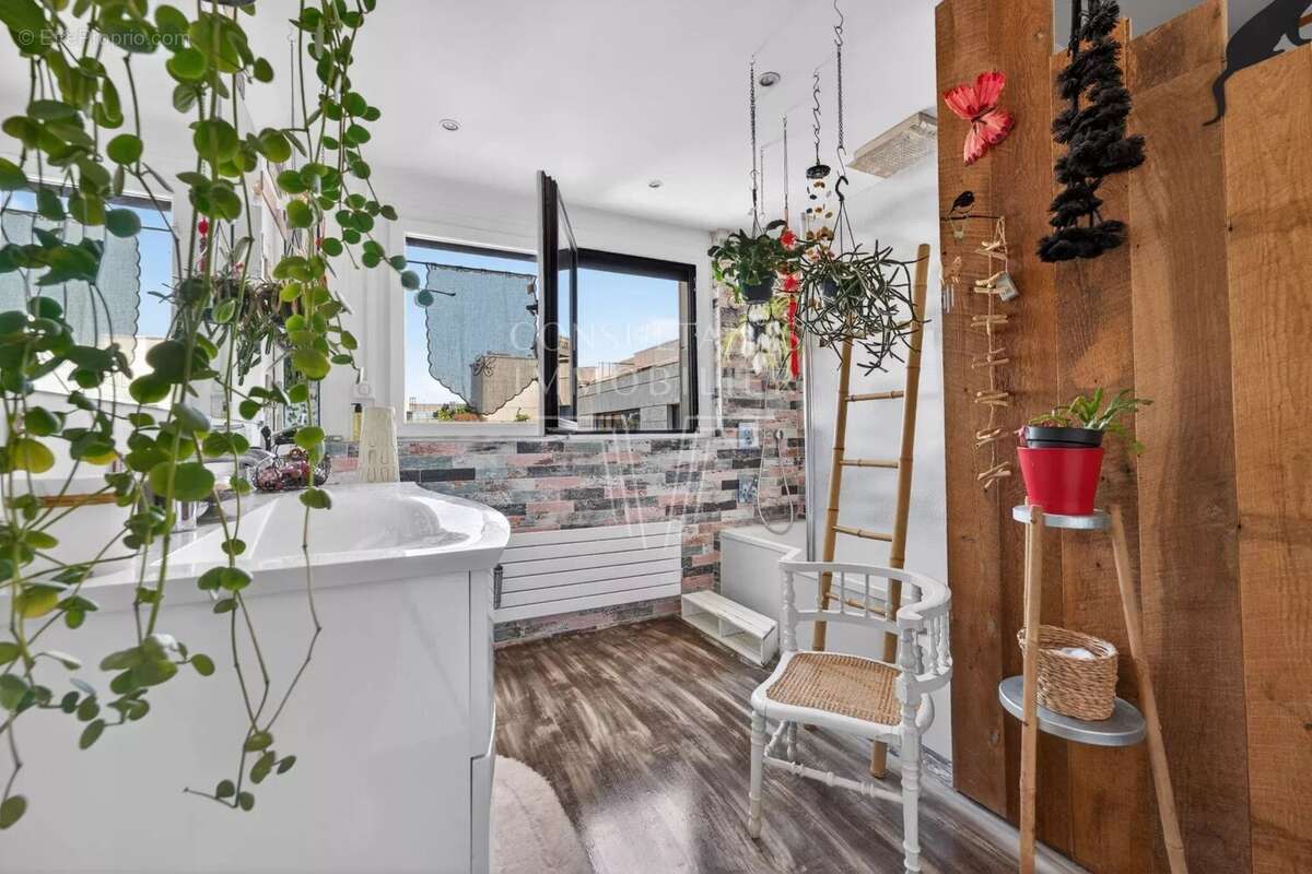 Appartement à LEVALLOIS-PERRET