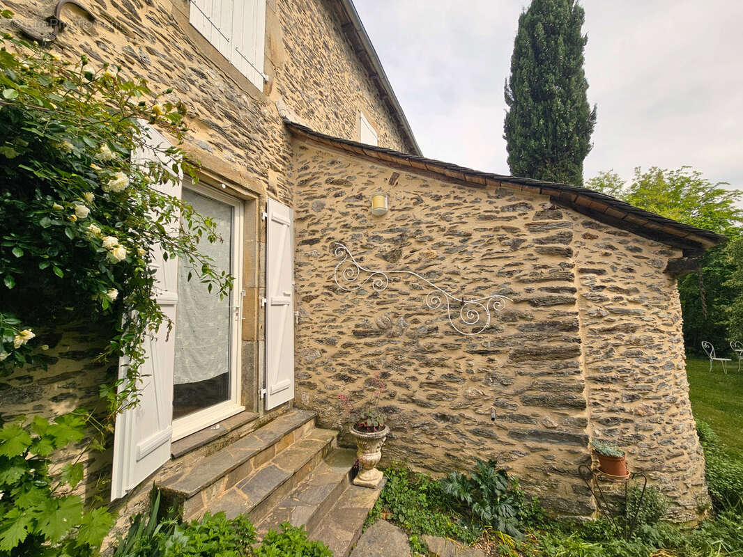 Maison à LA SALVETAT-PEYRALES