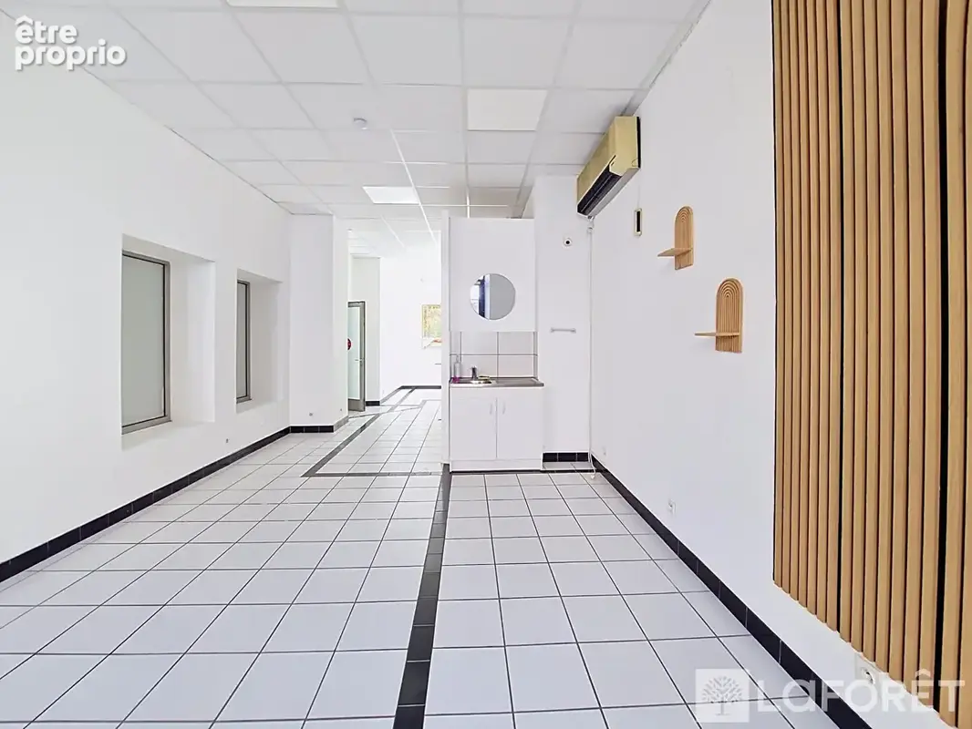 Local commercial Montbeliard - photo 1