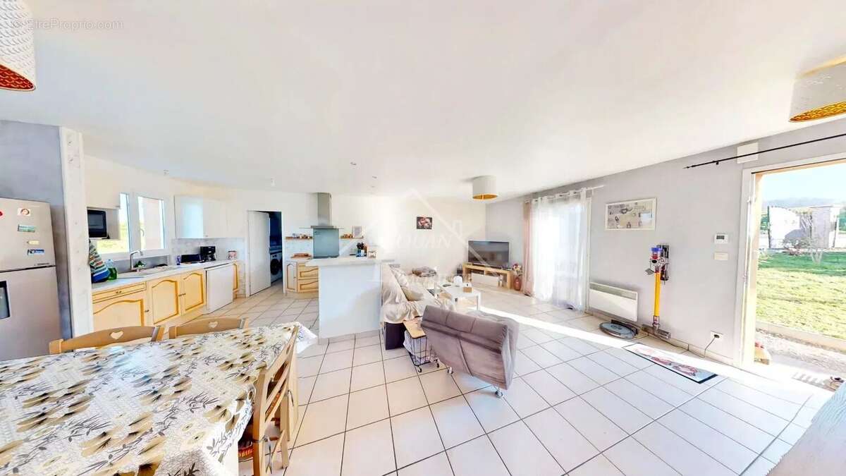 Maison à CHAREIL-CINTRAT