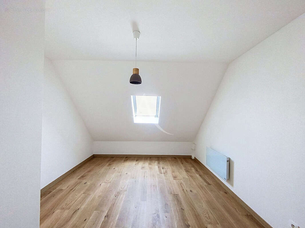 Maison à MONTREUIL-JUIGNE